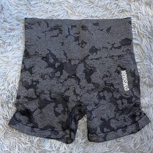 Adapt camo short xs they are in really good shape